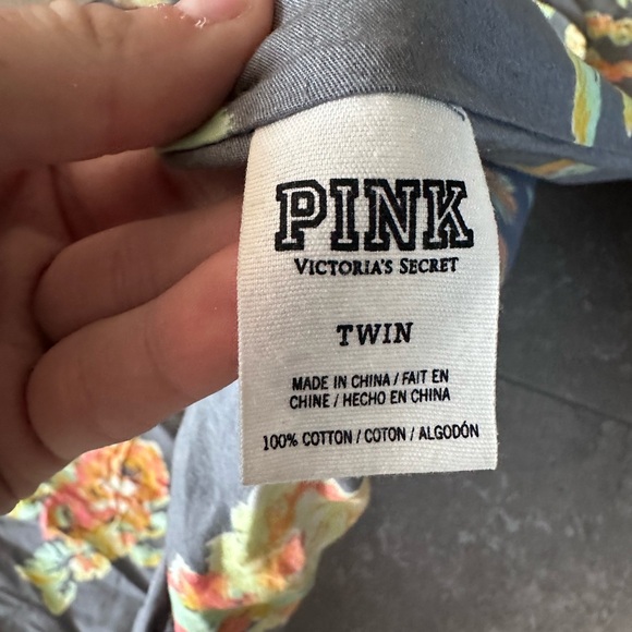 Victoria’s Secret Pink Twin size floral duvet cover - Picture 5 of 7